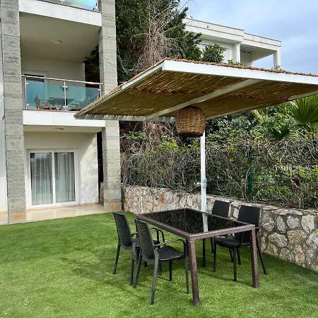 2+1 House In Center With Sea View And Big Private Garden דירה