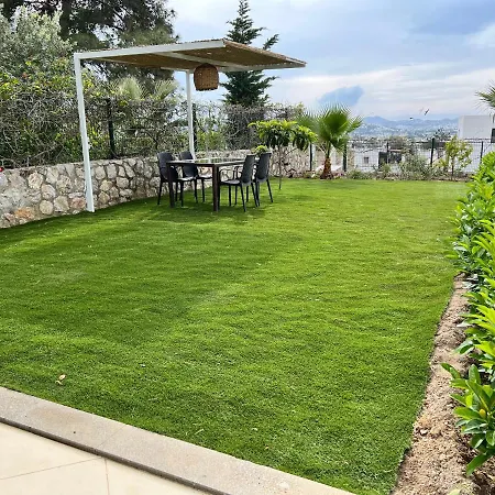 2+1 House In Center With Sea View And Big Private Garden * בודרום