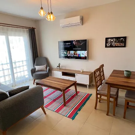 דירה 2+1 House In Center With Sea View And Big Private Garden בודרום