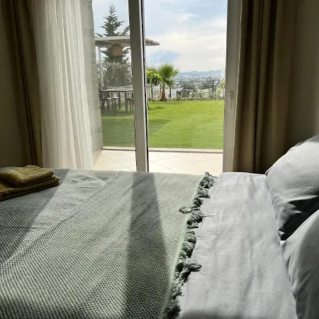 Apartament 2+1 House In Center With Sea View And Big Private Garden Bodrum
