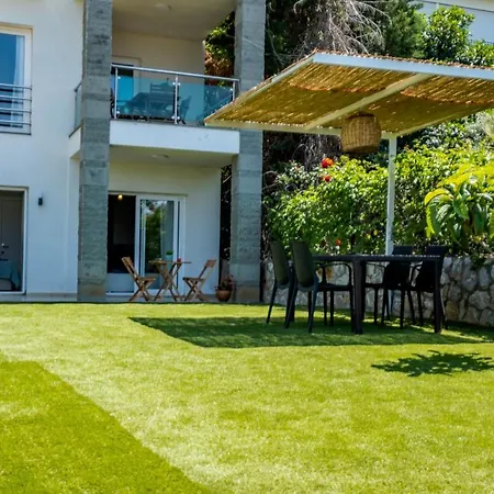 Apartament 2+1 House In Center With Sea View And Big Private Garden
