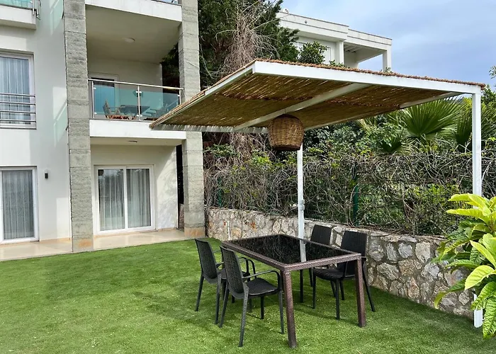2+1 House In Center With Sea View And Big Private Garden 公寓