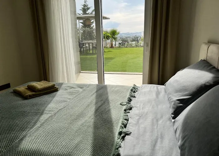 Apartment 2+1 House In Center With Sea View And Big Private Garden Bodrum
