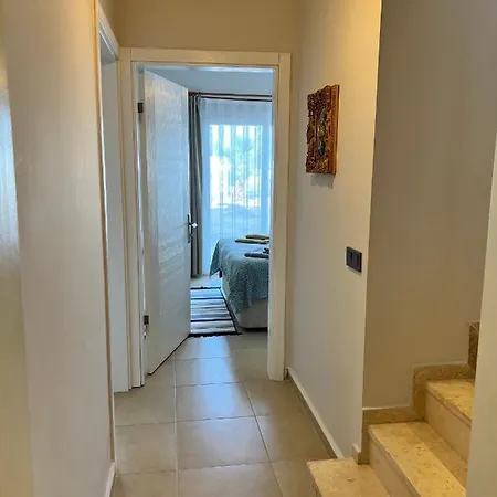 2+1 House In Center With Sea View And Big Private Garden بودروم