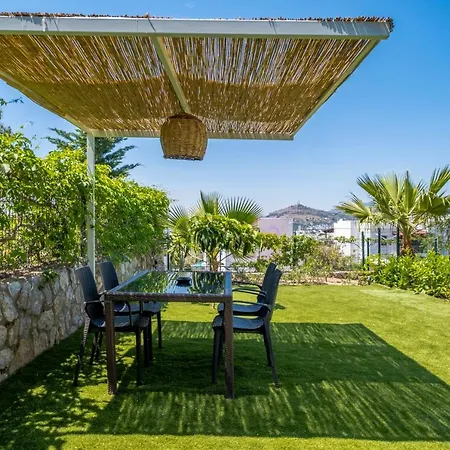2+1 House In Center With Sea View And Big Private Garden *