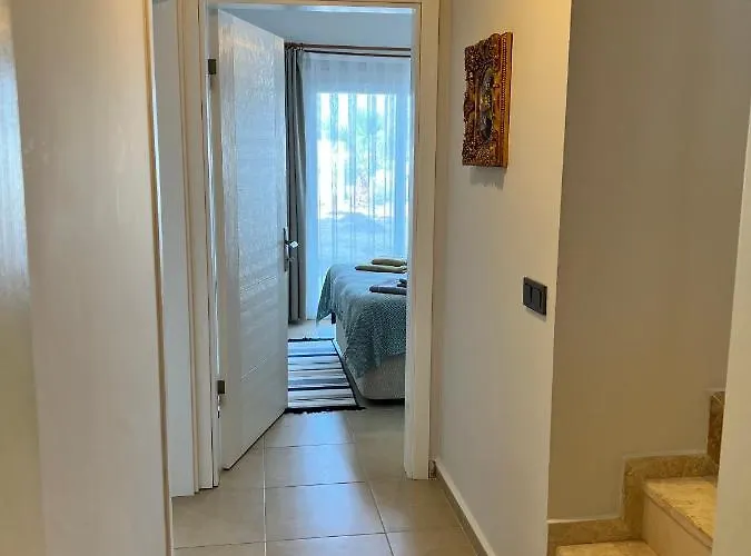 2+1 House In Center With Sea View And Big Private Garden بودروم