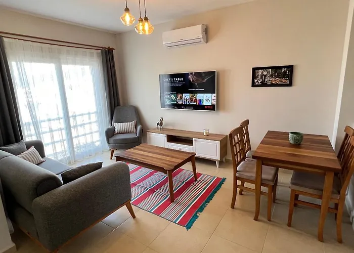 شقة 2+1 House In Center With Sea View And Big Private Garden بودروم