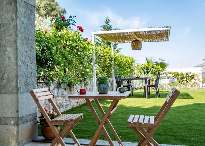 شقة 2+1 House In Center With Sea View And Big Private Garden