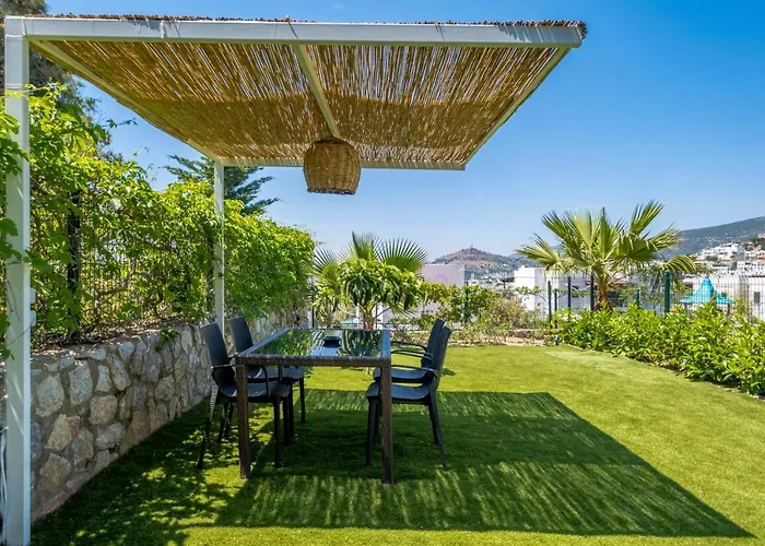 2+1 House In Center With Sea View And Big Private Garden *