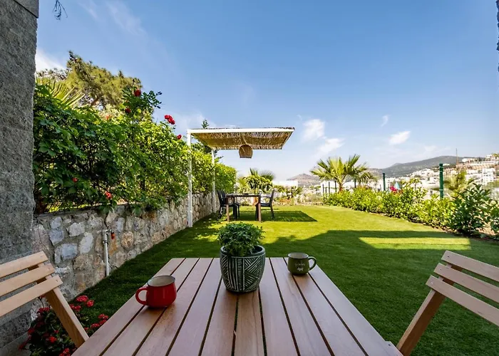 2+1 House In Center With Sea View And Big Private Garden شقة *