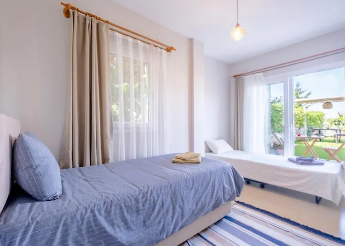 2+1 House In Center With Sea View And Big Private Garden بودروم
