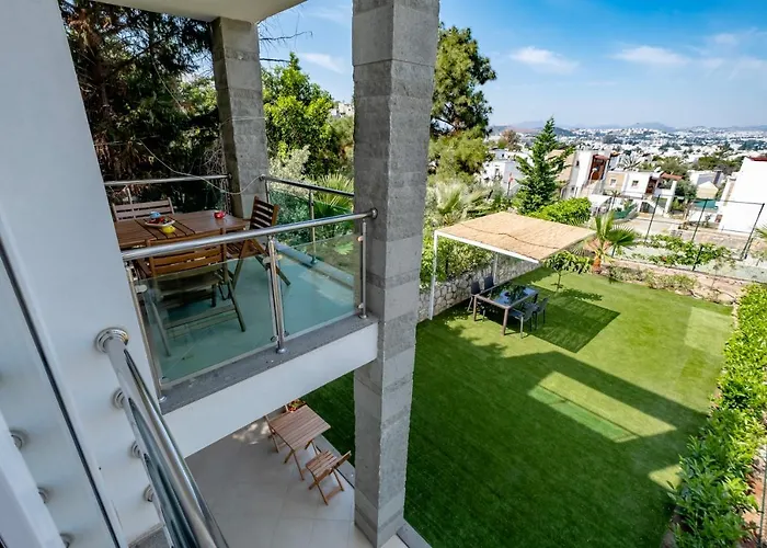 شقة 2+1 House In Center With Sea View And Big Private Garden بودروم