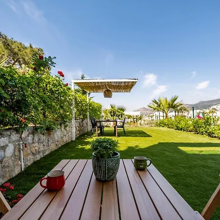 2+1 House In Center With Sea View And Big Private Garden Apartament *